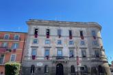 Drappi rossi Piazza Matteotti